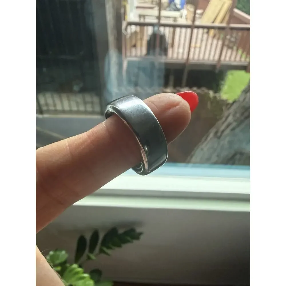 ✨ Oura Ring Gen 3 Silver Horizon, Unisex, Size 8 + New Charger